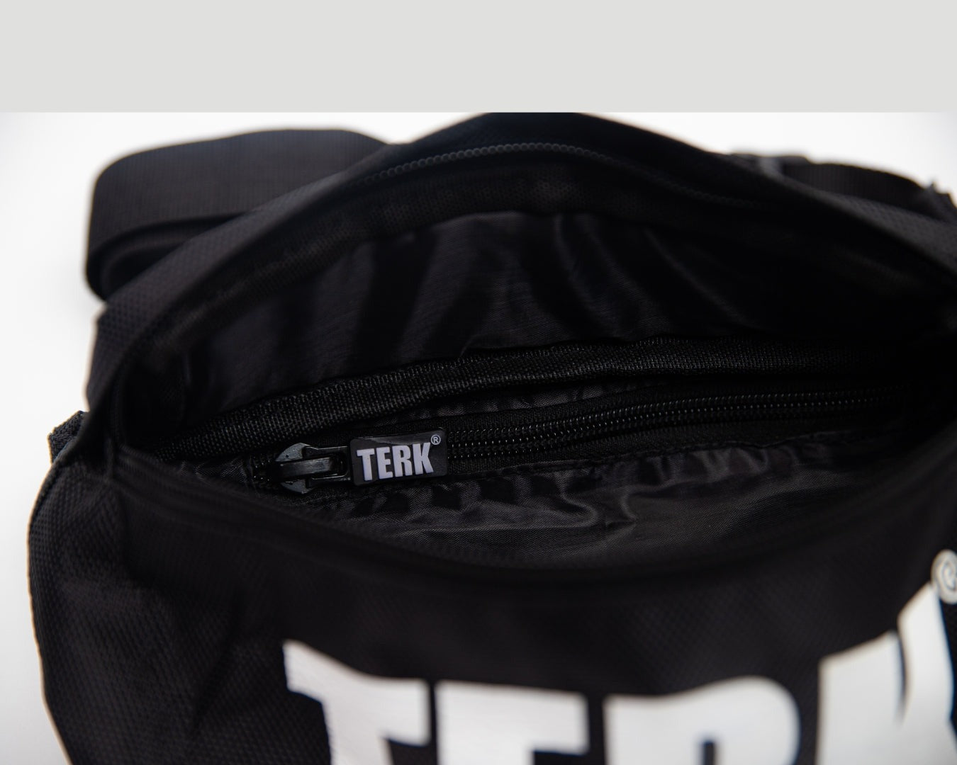 TERK LOGO SLING BAG
