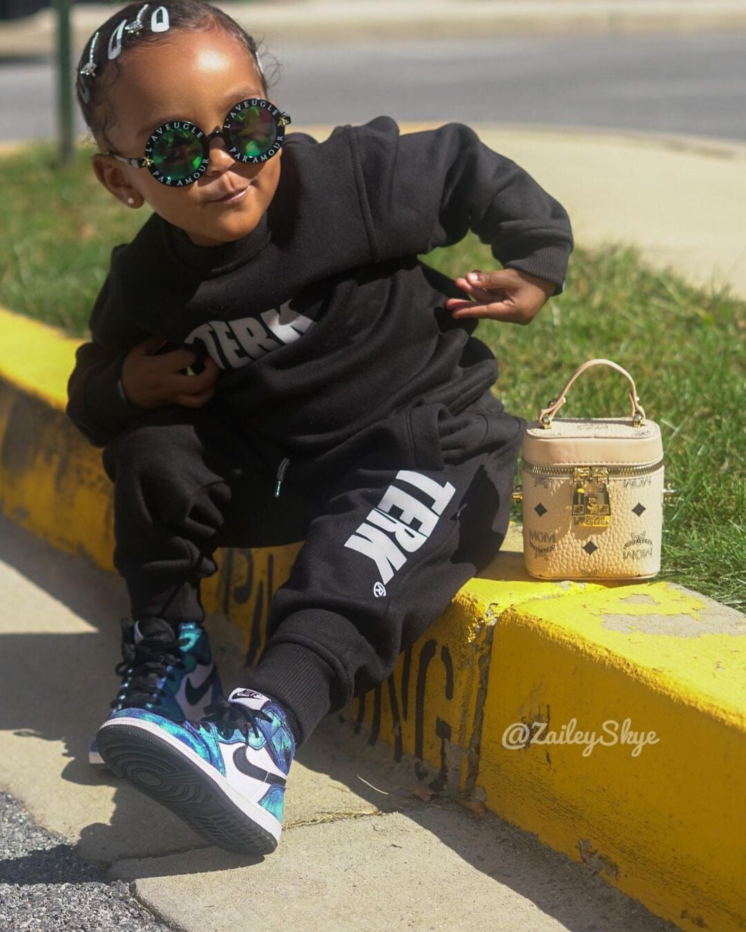 BLACK 2-Piece Crewneck Sweatshirt & Pants Set